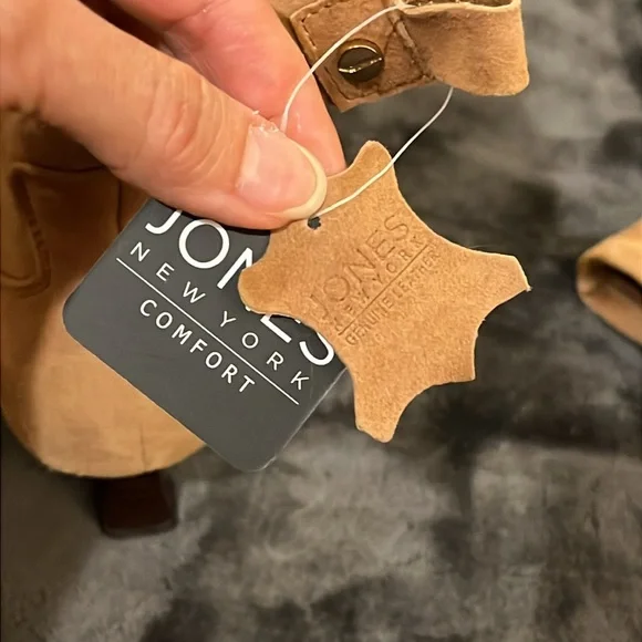 Jones New York Ankle Booties. Kitten Heel Pointed-Toe Genuine suede Tan. 7.5 NEW - Picture 9 of 9